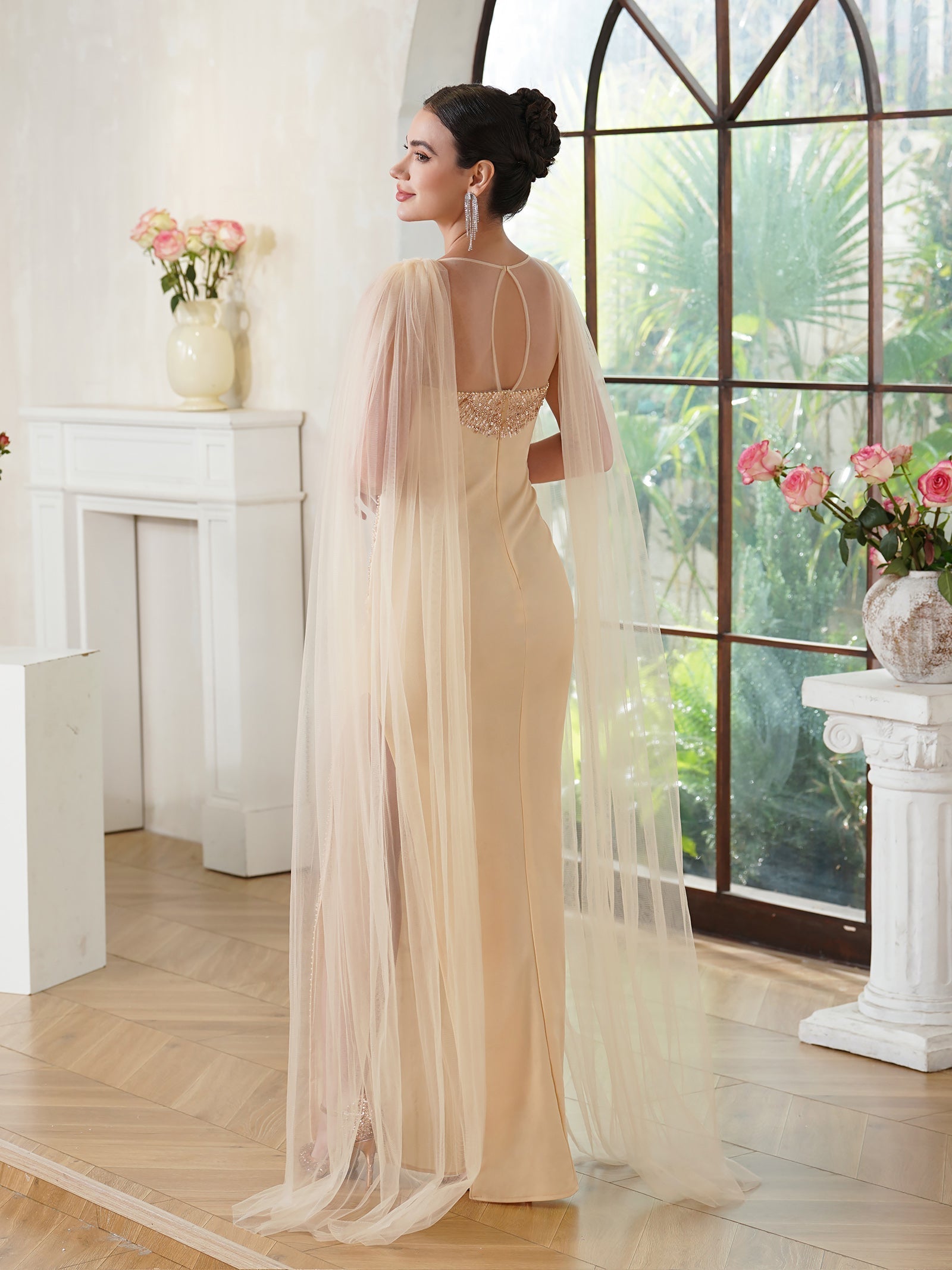Abito da sera elegante color oro champagne in poliestere lavorato a maglia, scollatura a barca, senza maniche, con perline, cerniera e spacco