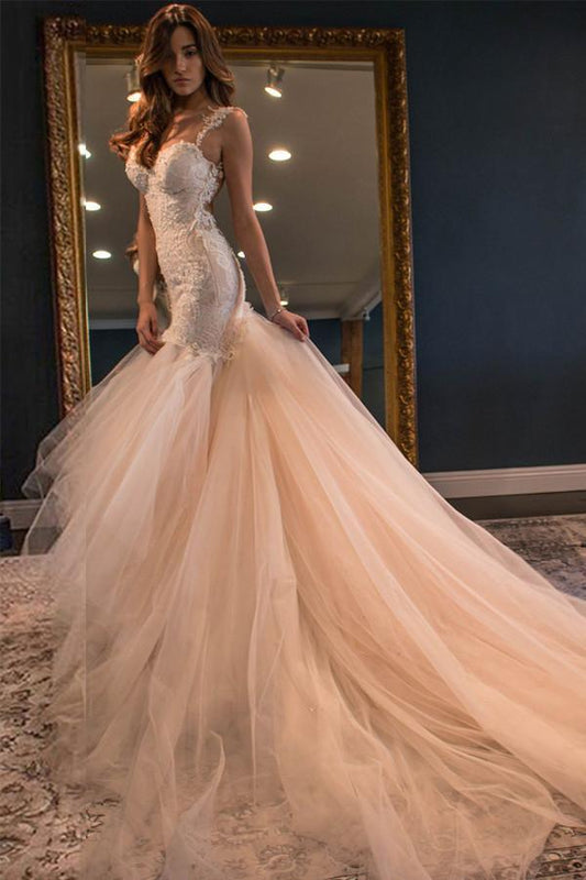 Elegantes vestidos de novia con cola Watteau y corte sirena