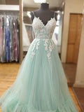 Elegante abito lungo verde menta a linea ad A con scollo a V in tulle e pizzo per serate formali e balli di fine anno
