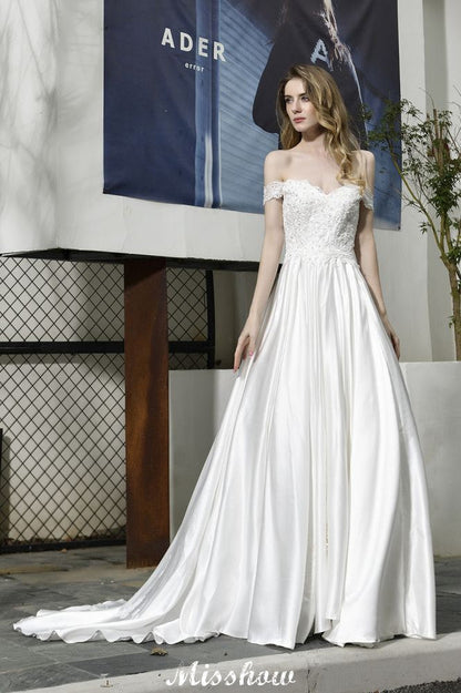 Elegantes schulterfreies Satin-Brautkleid in Bodenlänge mit Herzausschnitt und floraler Spitze in A-Linie