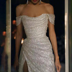 فستان زفاف أنيق بدون أكمام بقصة على شكل حرف A مزين بالترتر مع فتحة جانبية وكشف الكتفين