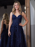 Abito da sera in tulle con pizzo a linea ad A e scollo a cuore con spacco