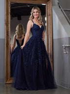 Abito da sera in tulle con pizzo a linea ad A e scollo a cuore con spacco