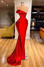 Elegante abito lungo rosso da sera a sirena senza spalline in raso formale