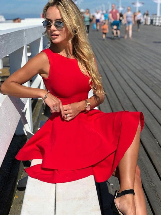 Elegantes vestidos de fiesta de graduación de satén cortos en línea A en rojo