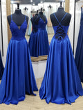 Elegante vestido de fiesta de graduación azul real largo con escote en V, espalda descubierta y encaje satinado