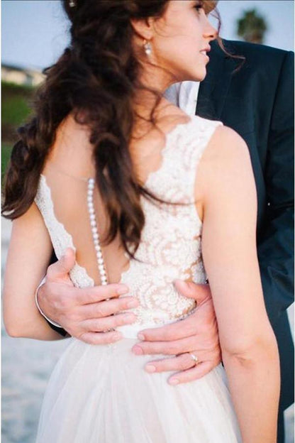 Elegante vestido de novia de playa con escote redondo, encaje, corte A y tul
