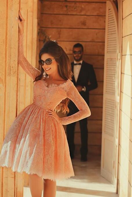 Elegante abito corto a linea ad A con scollo a V in pizzo per cerimonia con maniche