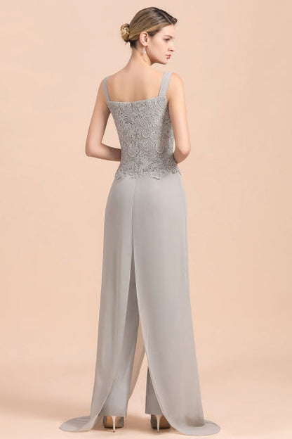 Elegante mono de gasa con top de encaje plateado para madre de la novia en línea con capa cruzada