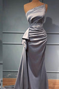 Elegante abito da sera lungo argento con paillettes, monospalla senza maniche e glitterato
