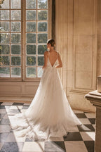 فساتين زفاف أنيقة بدون أكمام بحمالات رفيعة وتصميم على شكل حرف أ من الدانتيل