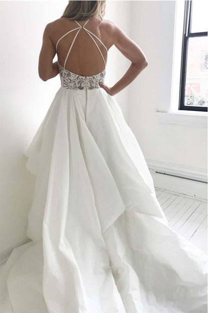 Elegantes langes Brautkleid in Elfenbein mit Trägern und Spitzenoberteil