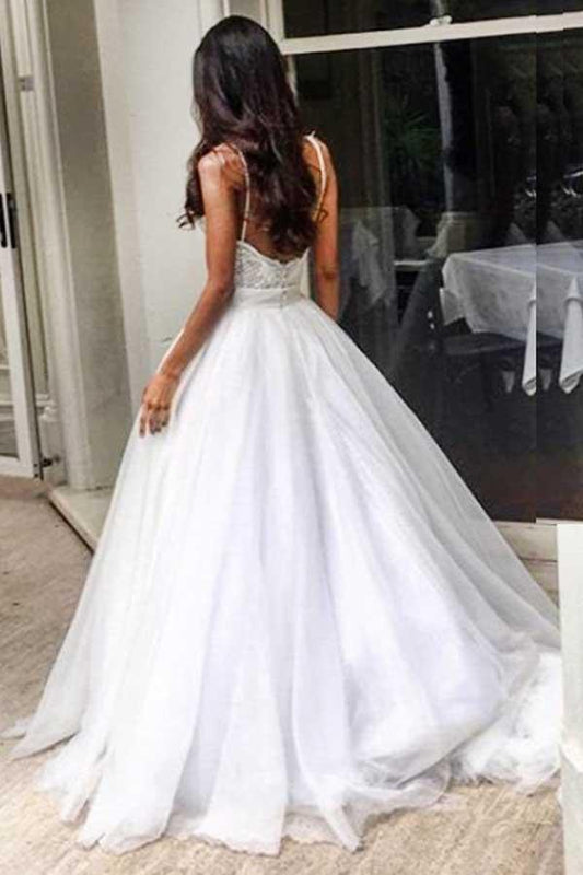 Elegantes rückenfreies Brautkleid mit Schleppe und Spaghettiträgern aus Spitze