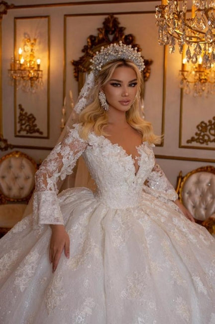 فستان زفاف طويل الأكمام أنيق برقبة قلبية من الدانتيل فساتين العرائس