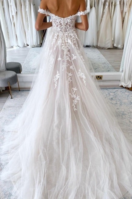 Vestido de noiva elegante com decote coração, mangas curtas ombro a ombro e saia em linha A em renda