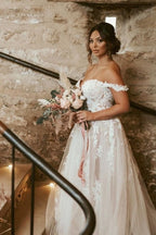 Abito da sposa elegante con scollo a cuore, maniche corte a sbuffo e gonna a trapezio in pizzo