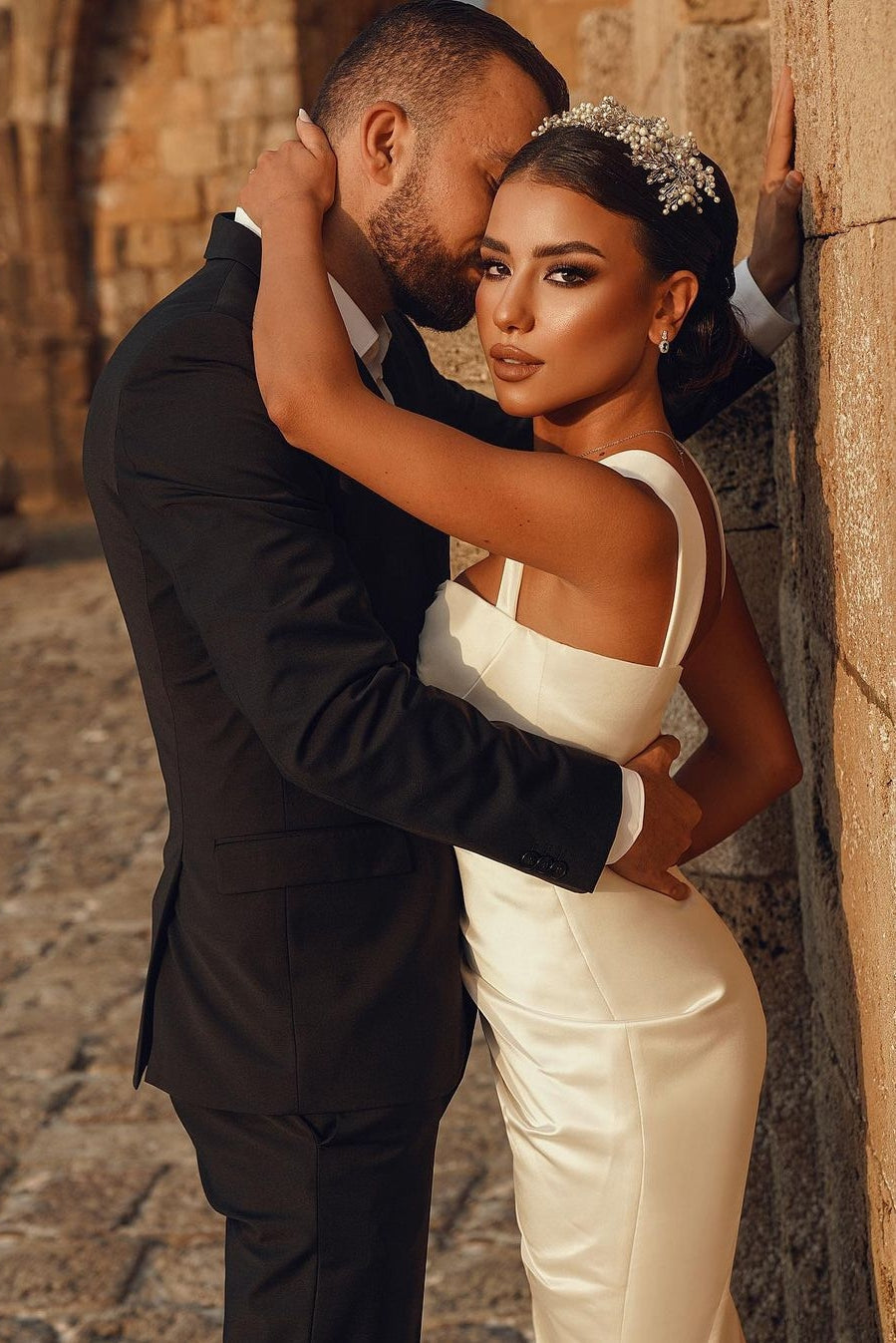 Abito da sera elegante con scollo a cuore e spacco frontale fino a terra