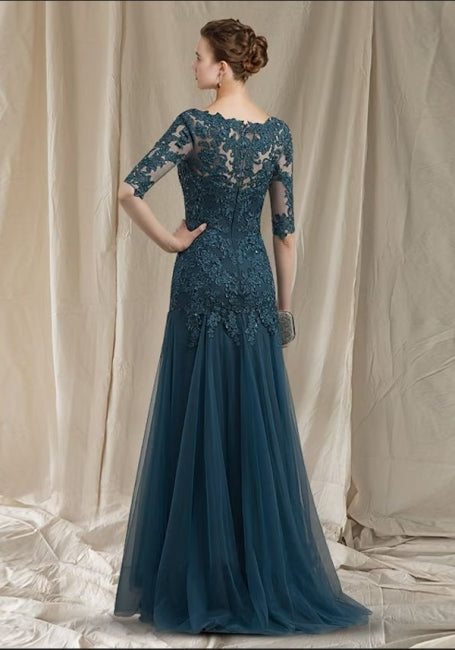 Elegante vestido de madre de encaje sirena con escote en V y media manga