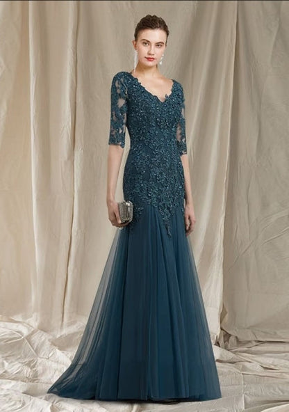 Elegante vestido de madre de encaje sirena con escote en V y media manga