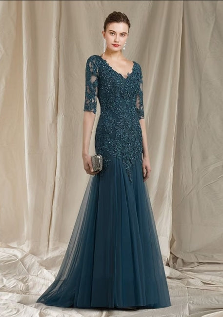 Elegante vestido de madre de encaje sirena con escote en V y media manga