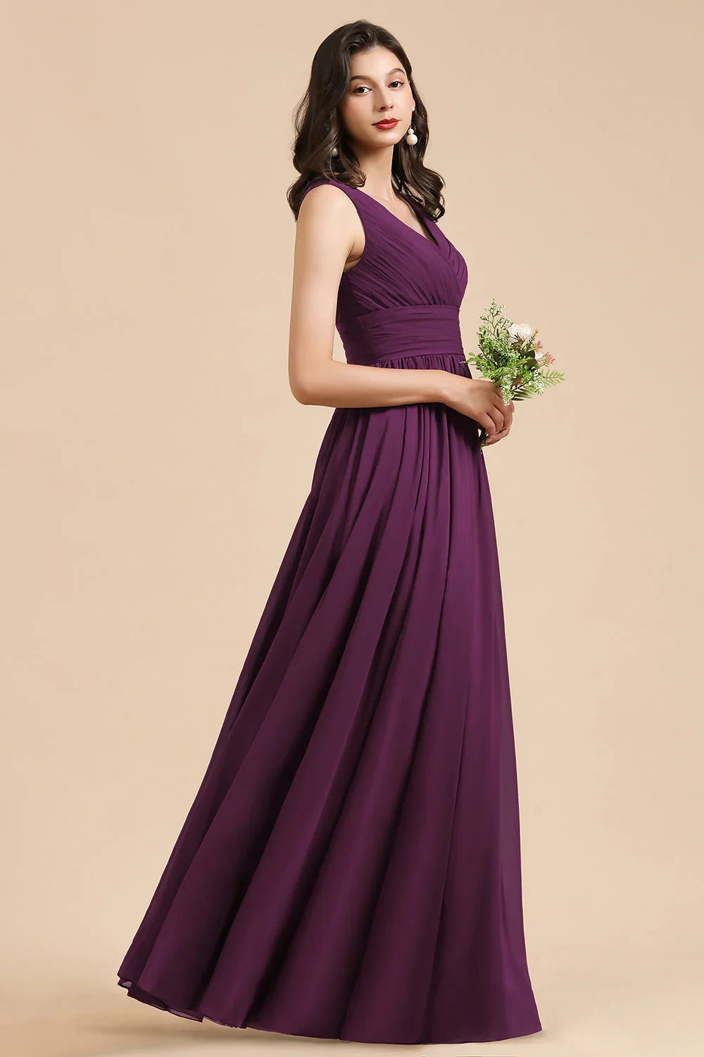 Elegante abito da damigella con scollo a V, volant, linea a trapezio, in chiffon e pizzo