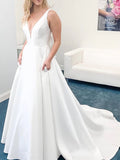 Vestidos de Noiva Longos Elegantes em Cetim Branco, Corte em A, Decote em V, Costas Abertas com Bolsos