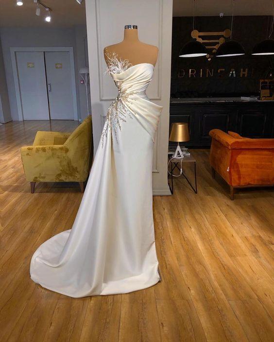 Elegante abito lungo da sera bianco principessa senza maniche a sirena