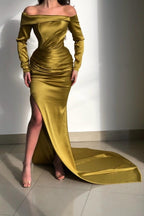 Elegante abito lungo giallo a sirena con maniche lunghe e scollo a barca