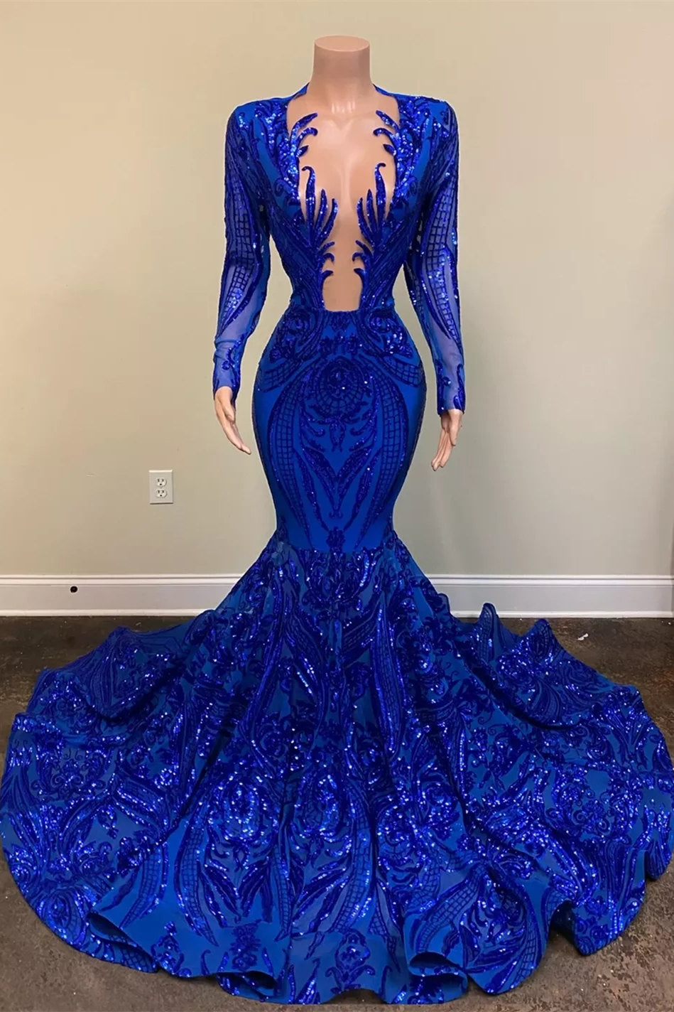 Abito da sera sirena lungo fino a terra con scollo a V, maniche lunghe e paillettes blu squisite