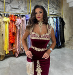 Vestido de baile bordô, comprido até ao chão, com decote coração, sem mangas, estilo sereia, com apliques