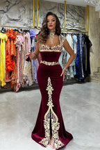 Vestido de baile bordô, comprido até ao chão, com decote coração, sem mangas, estilo sereia, com apliques