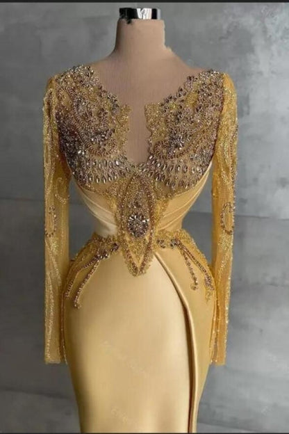 Exquisito vestido de fiesta largo de sirena con encaje dorado y cuentas, con mangas largas
