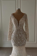 فستان زفاف طويل برقبة على شكل حرف V، بأكمام طويلة من الدانتيل، مزين باللؤلؤ، بتصميم حورية البحر الرائع