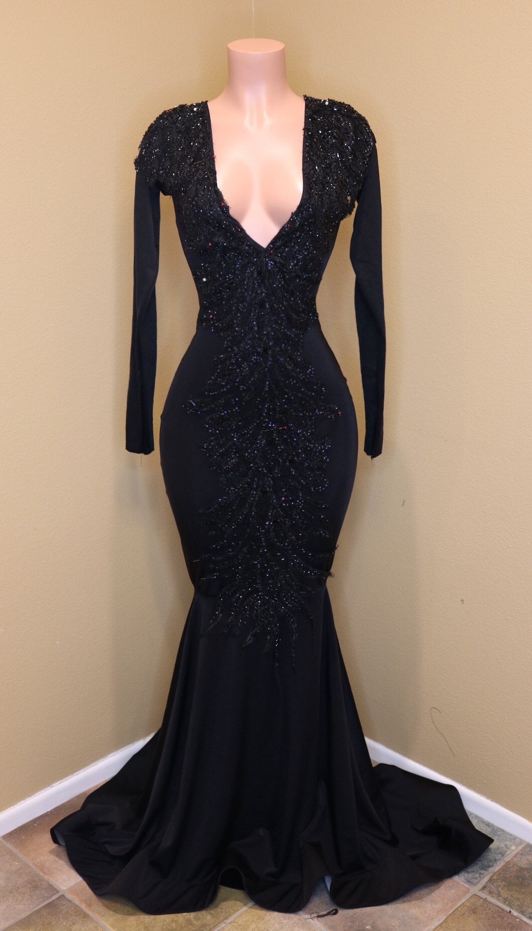 Exquisite Long V-neck Sequined Mermaid Black Prom Dress with Sleeves