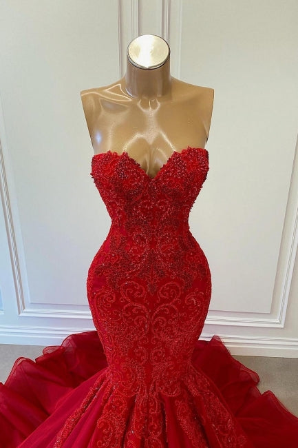 Abito da sera sirena senza maniche con scollo a cuore e paillettes rosse squisite