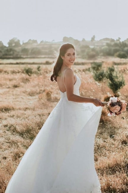 فساتين زفاف دانتيل فاخرة بطراز خط أ، بدون أكمام، بأشرطة رفيعة، وطول يصل إلى الأرض