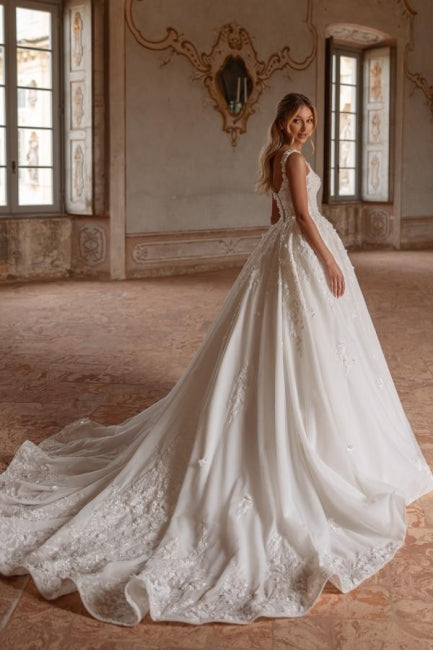 Extravagantes langes elfenbeinfarbenes A-Linien-Prinzessin-Brautkleid mit Spaghettiträgern und Spitze