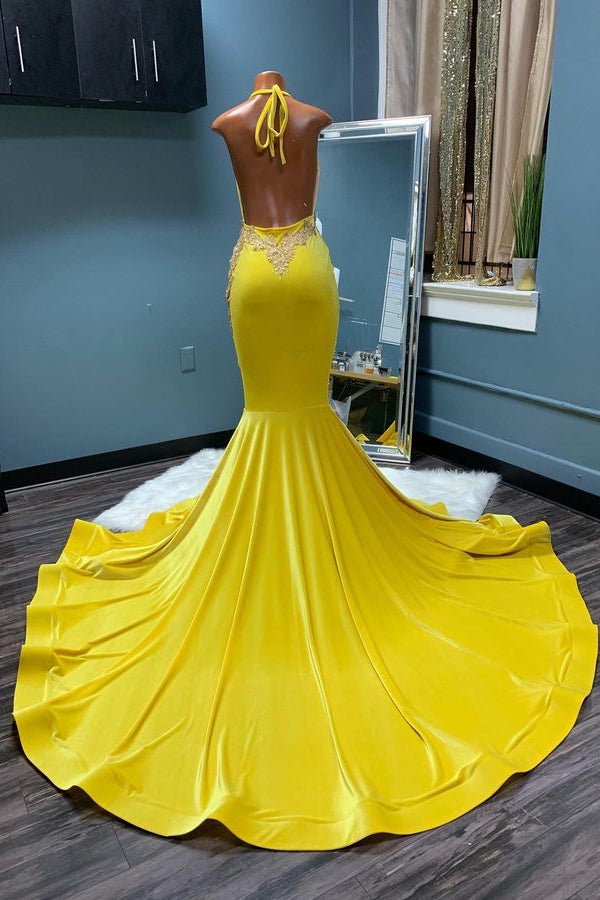 Vestido de fiesta de sirena con cuello halter, espalda descubierta y sin mangas llamativo