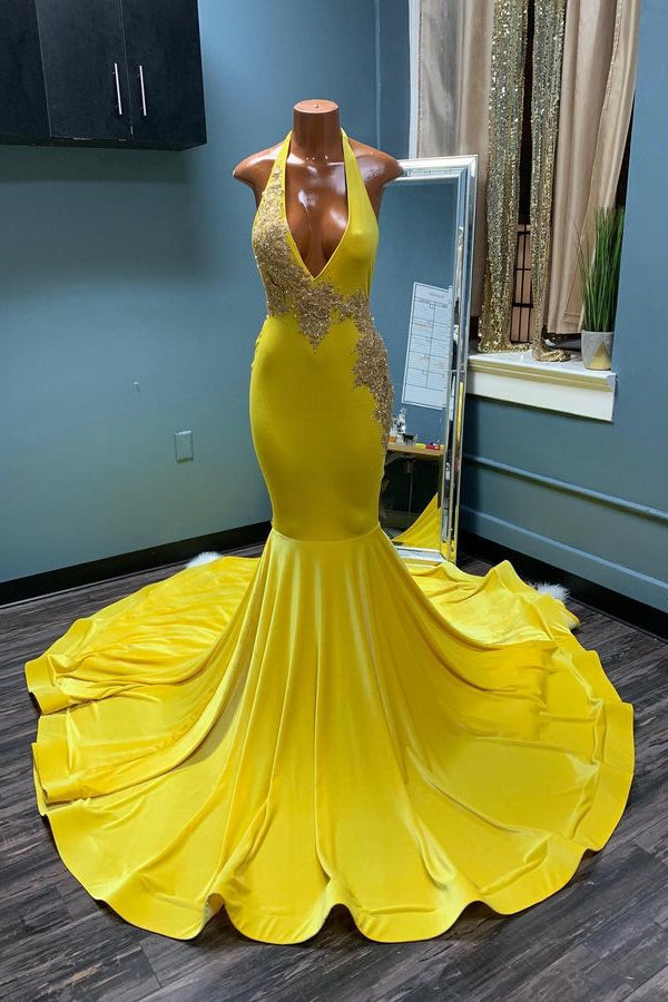 Vestido de fiesta de sirena con cuello halter, espalda descubierta y sin mangas llamativo