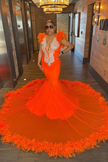 Vestido de fiesta de sirena con escote en V, sin mangas y plumas, llamativo