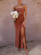 Abito con Bretelle e Spacco alla Moda