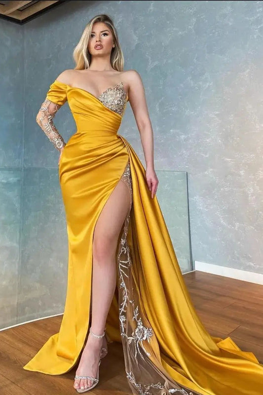 Vestido de fiesta de sirena con volantes, escote corazón y manga larga de satén amarillo con abertura