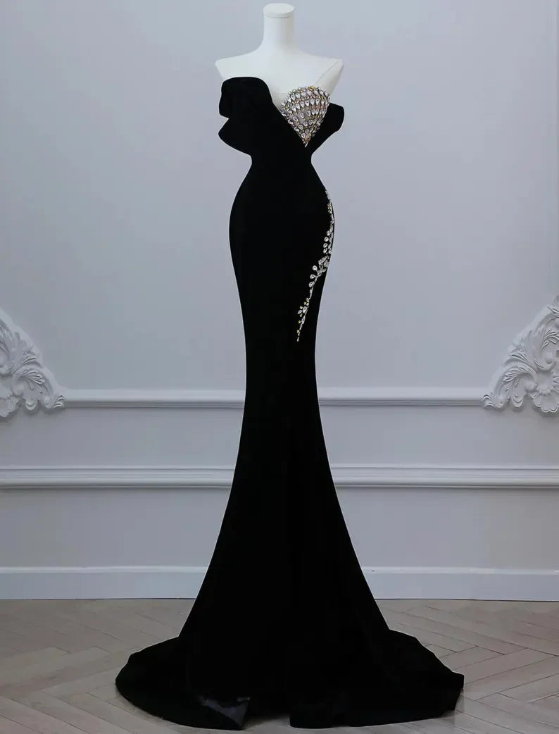 Robe de soirée longue en velours noir luxueux ornée de perles Y7675