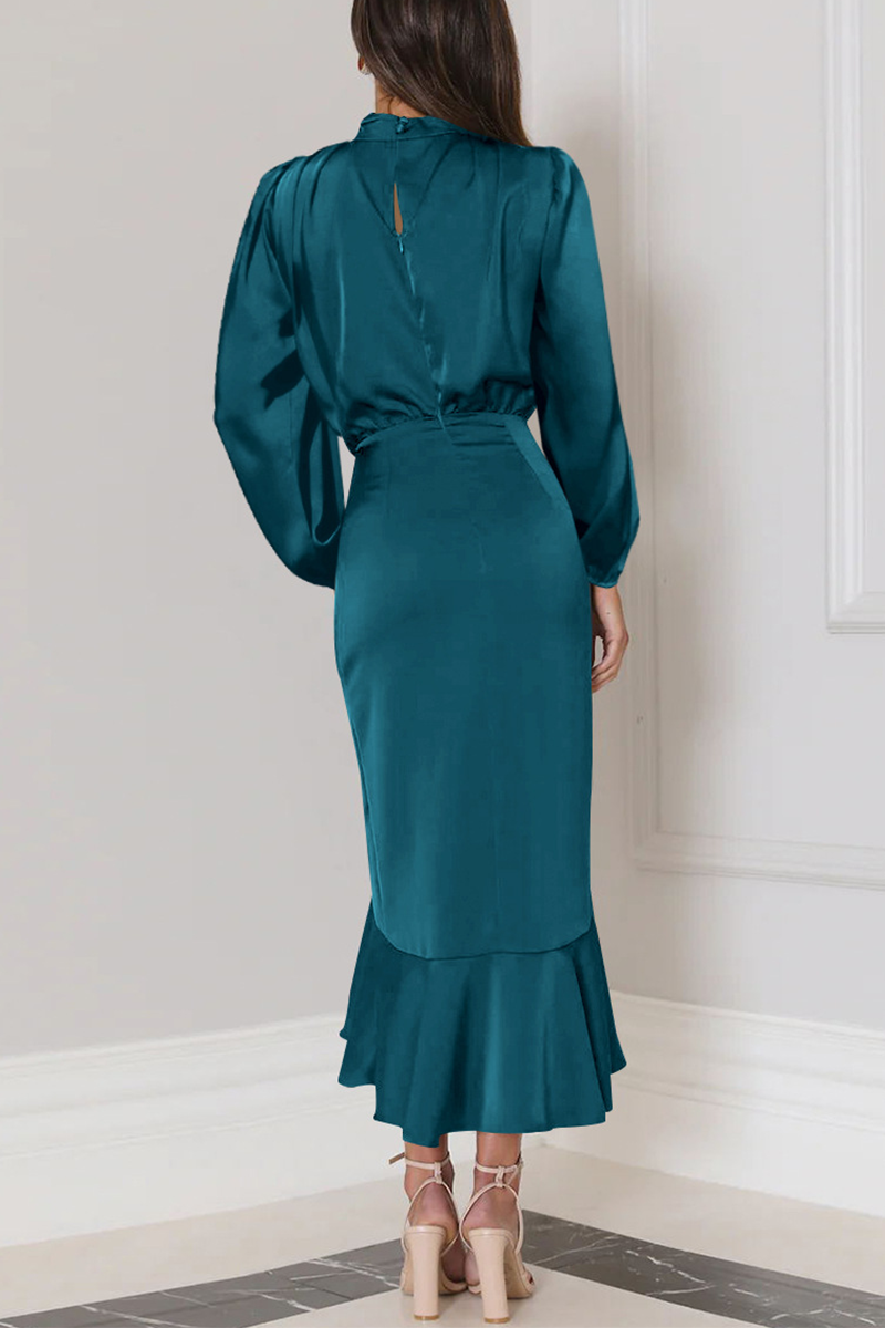Elegante vestido de noche de cuello alto con volantes lisos 