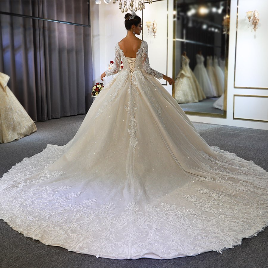 Elegant Train Sweetheart Backless A Line Wedding Dress With Lace Appliques