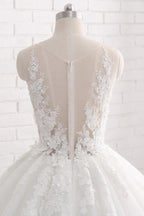 Romantic Long Train Sleeveless Tulle Wedding Dress With Appliques Lace