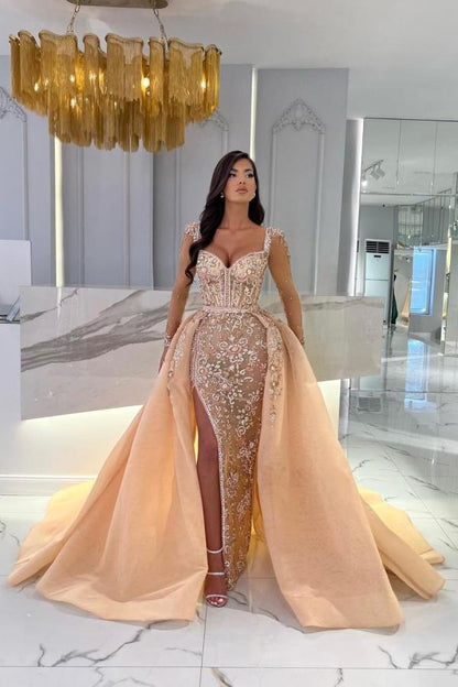 Vestido de noche de sirena con tirantes y escote corazón, sobrefalda con encaje
