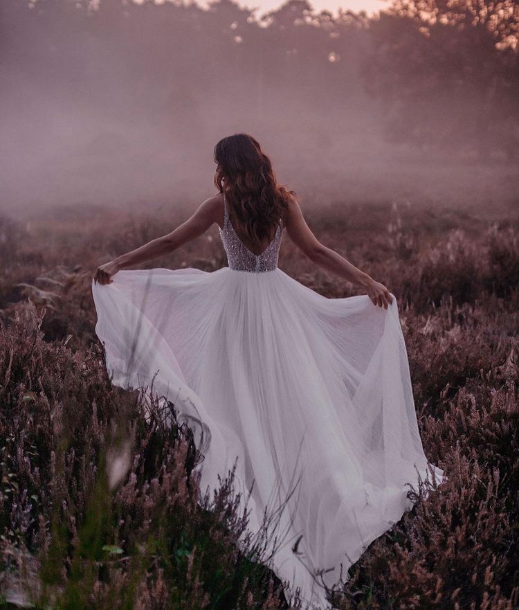 Stunning V-Neck Boho Chiffon Tulle Open Back A-Line Glitter Wedding Dress