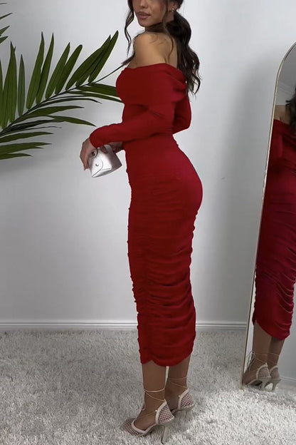 Desirable Beauty – Schulterfreies, langärmliges, gerüschtes Stretch-Maxikleid 