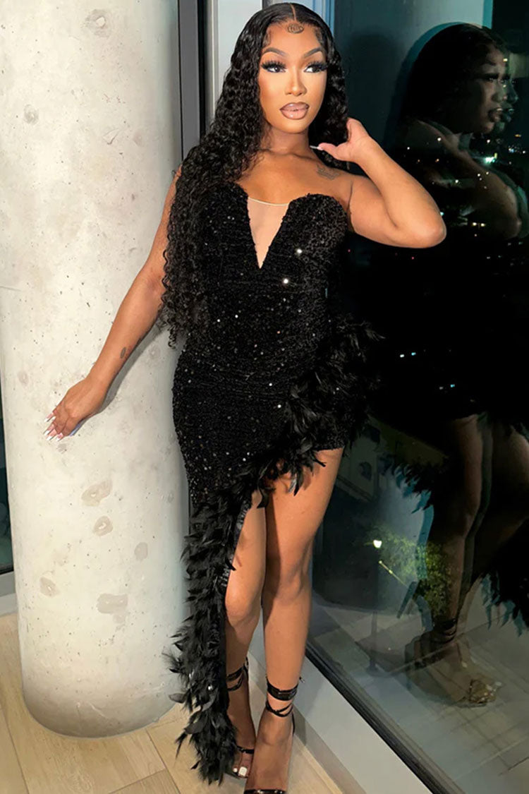 Vestido de Noite Assimétrico com Bainha de Penas, Sem Alças, de Veludo e Lantejoulas - Preto